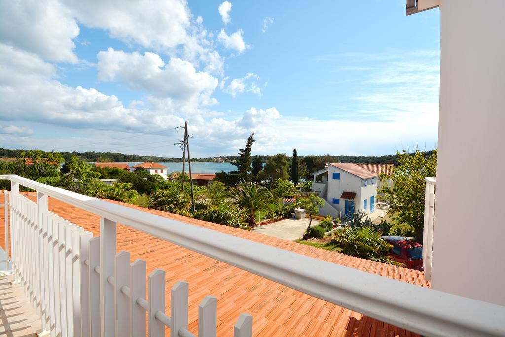 Apartments Katarina Вели Рат Екстериор снимка