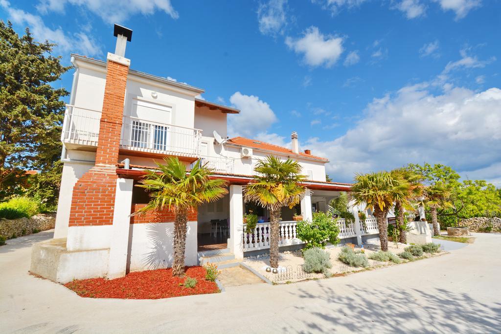 Apartments Katarina Вели Рат Екстериор снимка
