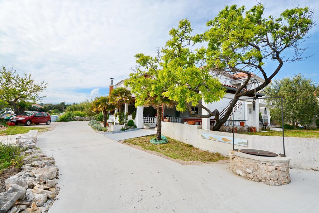 Apartments Katarina Вели Рат Екстериор снимка