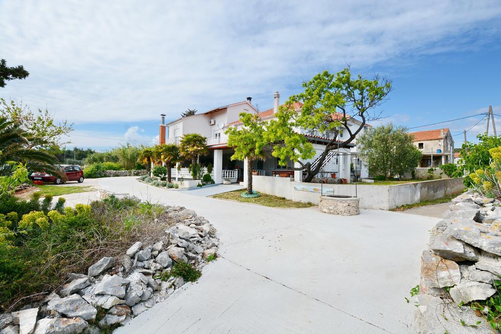 Apartments Katarina Вели Рат Екстериор снимка