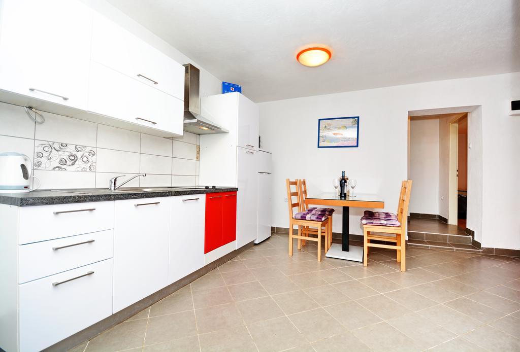 Apartments Katarina Вели Рат Екстериор снимка