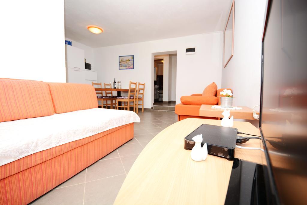 Apartments Katarina Вели Рат Екстериор снимка