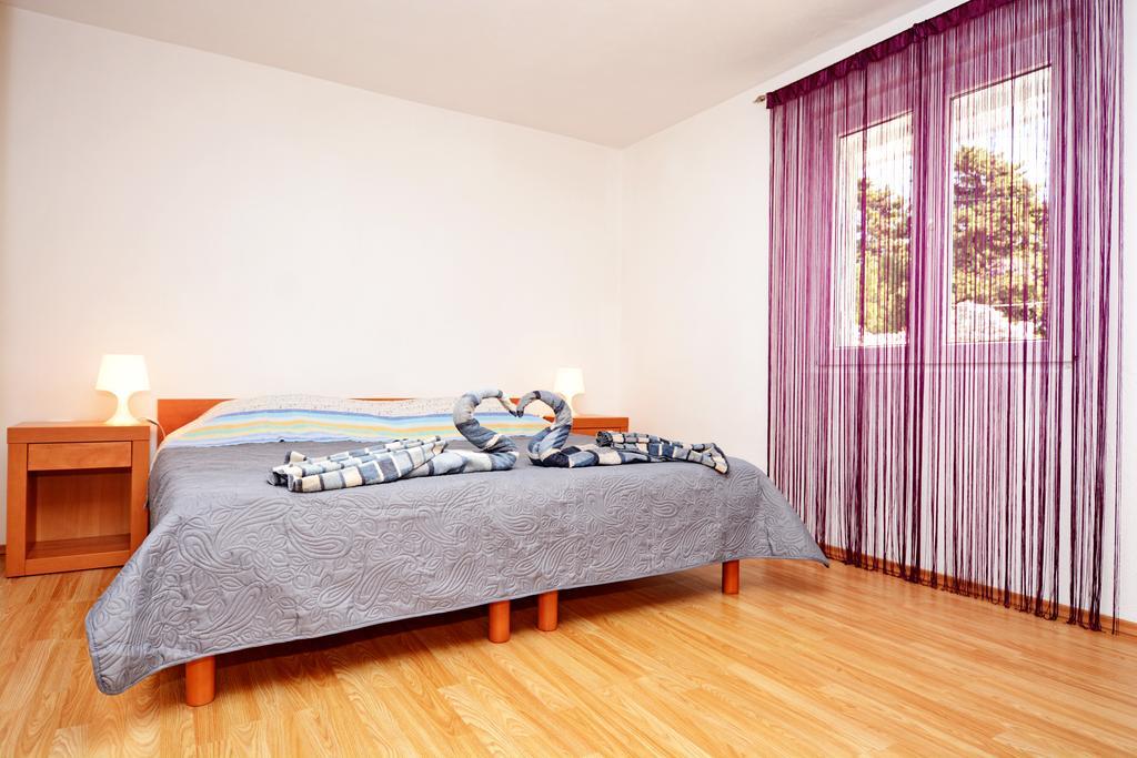 Apartments Katarina Вели Рат Екстериор снимка