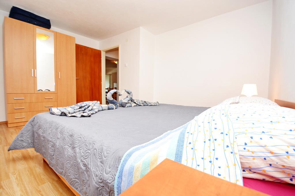 Apartments Katarina Вели Рат Екстериор снимка
