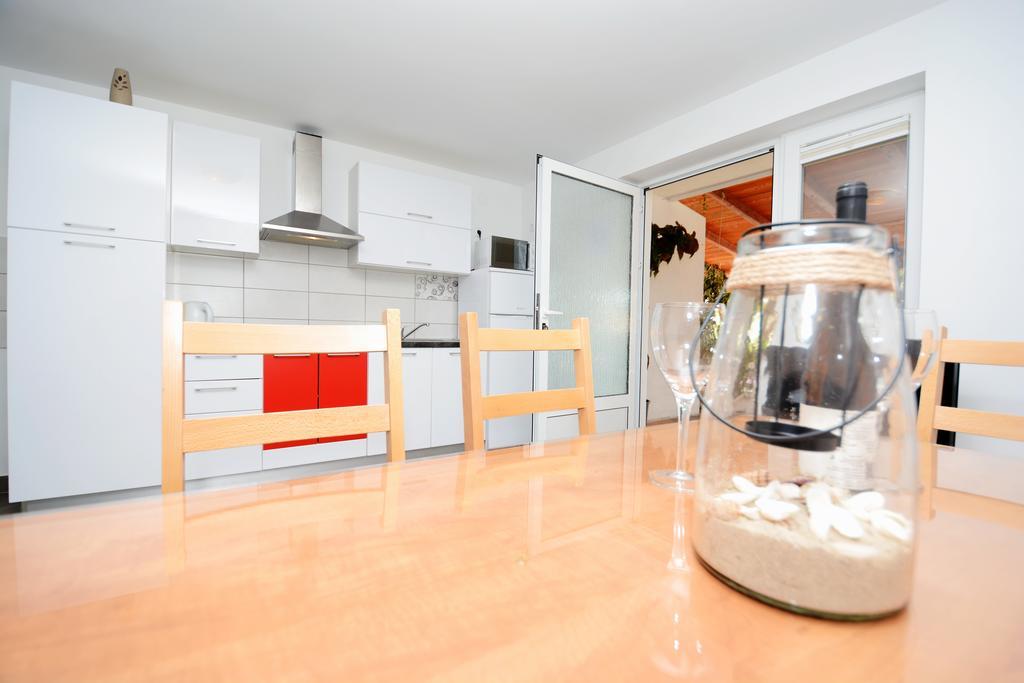 Apartments Katarina Вели Рат Екстериор снимка