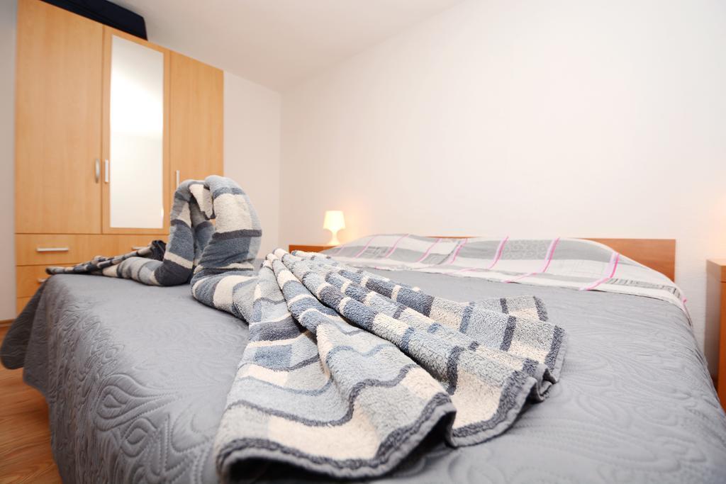 Apartments Katarina Вели Рат Екстериор снимка