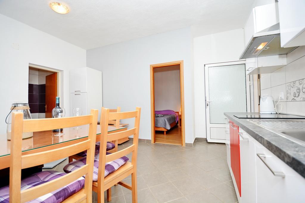 Apartments Katarina Вели Рат Екстериор снимка