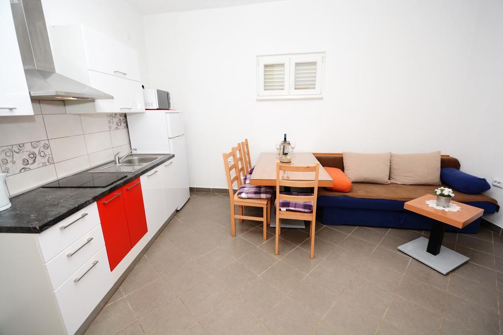 Apartments Katarina Вели Рат Екстериор снимка