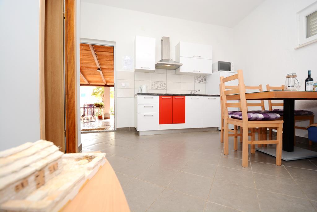 Apartments Katarina Вели Рат Екстериор снимка